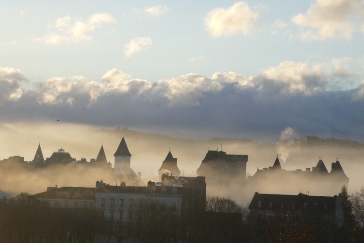 Pau avec vue sur les montagnes